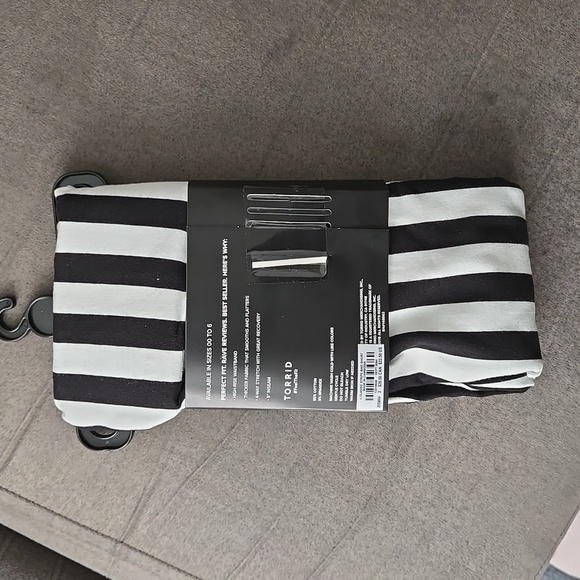 NWT Torrid Striped Bike Shorts - 2X - Picture 3 of 4